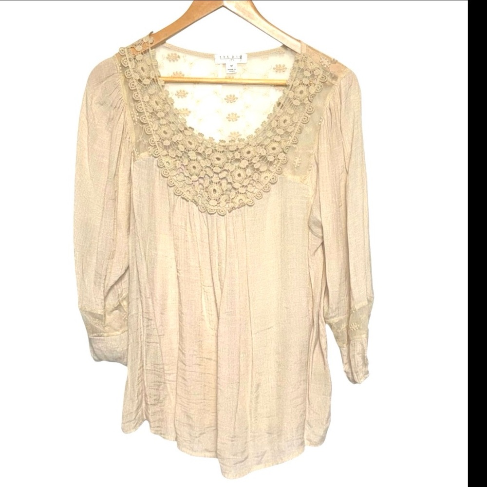 Studio JPR scooped neckline floral lace embroidery 3/4 sleeves cream MEDIUM